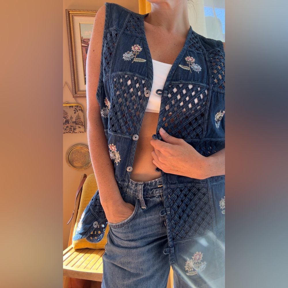 Vintage Cottagecore Embroidered Lightweight Denim Button Down Vest
